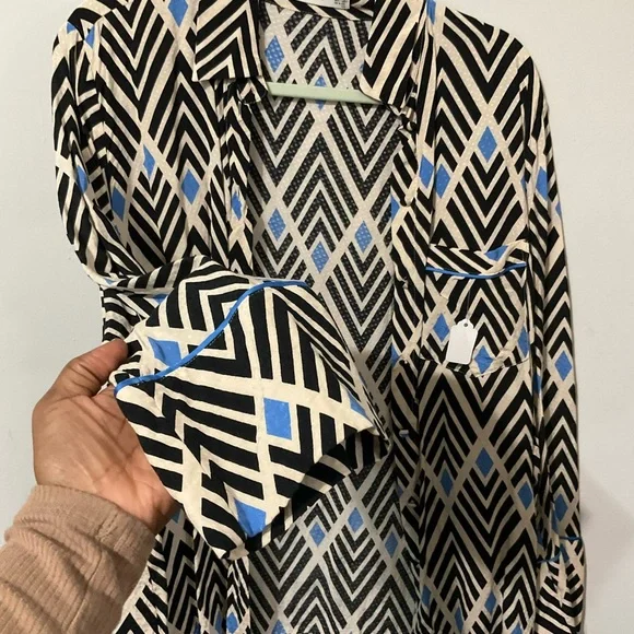 Geometric Patterned Blouse - Picture 5 of 7